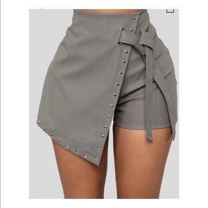 Side piece wrap skirt